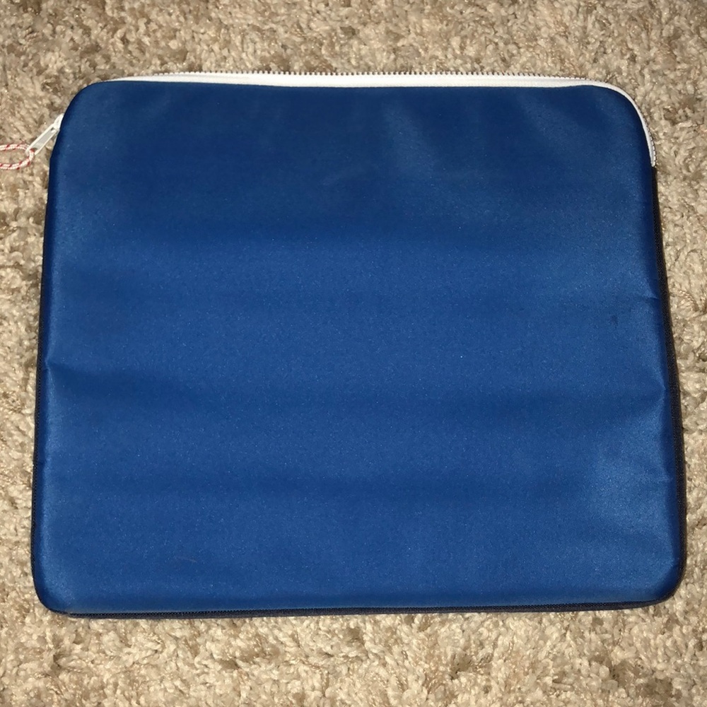 Computer case - Picture 2 of 3